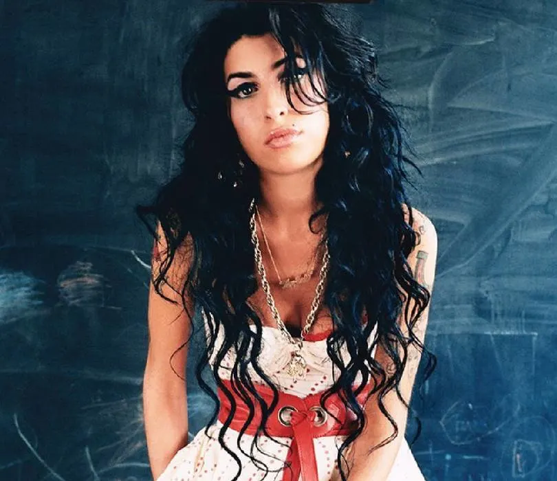 Amy Winehouse Net Worth & Biography: Husband, Age, Cause Of Death, Family, Songs, Movie, Last Word & Photo